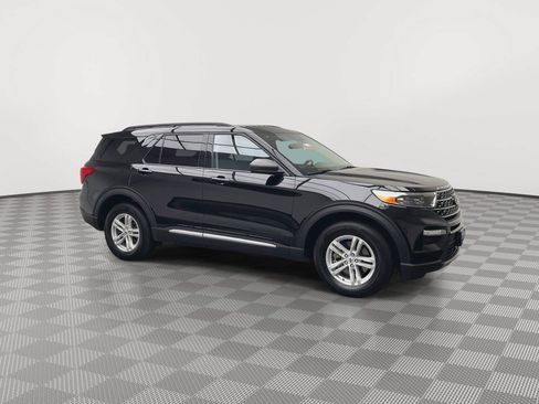 Used 2024 Ford Explorer XLT w/ Equipment Group 202A AWD/4WD image 42