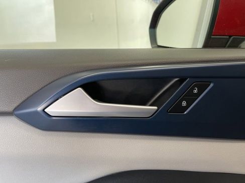 Used 2023 Volkswagen Taos SE w/ Panoramic Sunroof Package FWD image 27
