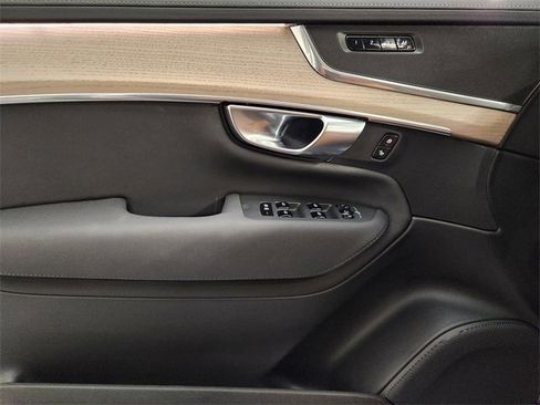 Used 2025 Volvo XC90 B5 Plus image 24