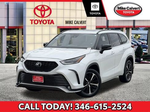 Used 2022 Toyota Highlander XSE FWD image 1
