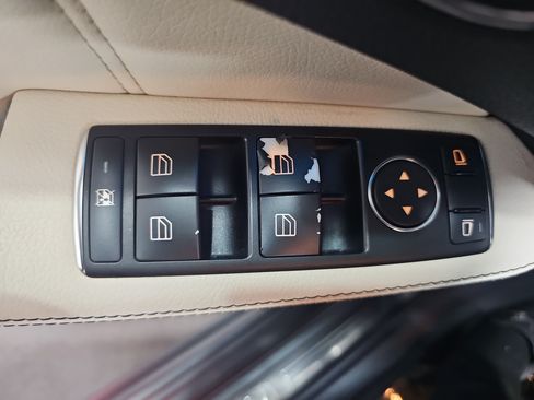 Used 2014 Mercedes-Benz E 350 Sedan image 29