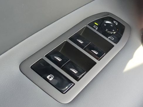 New 2025 BMW iX M60 image 25