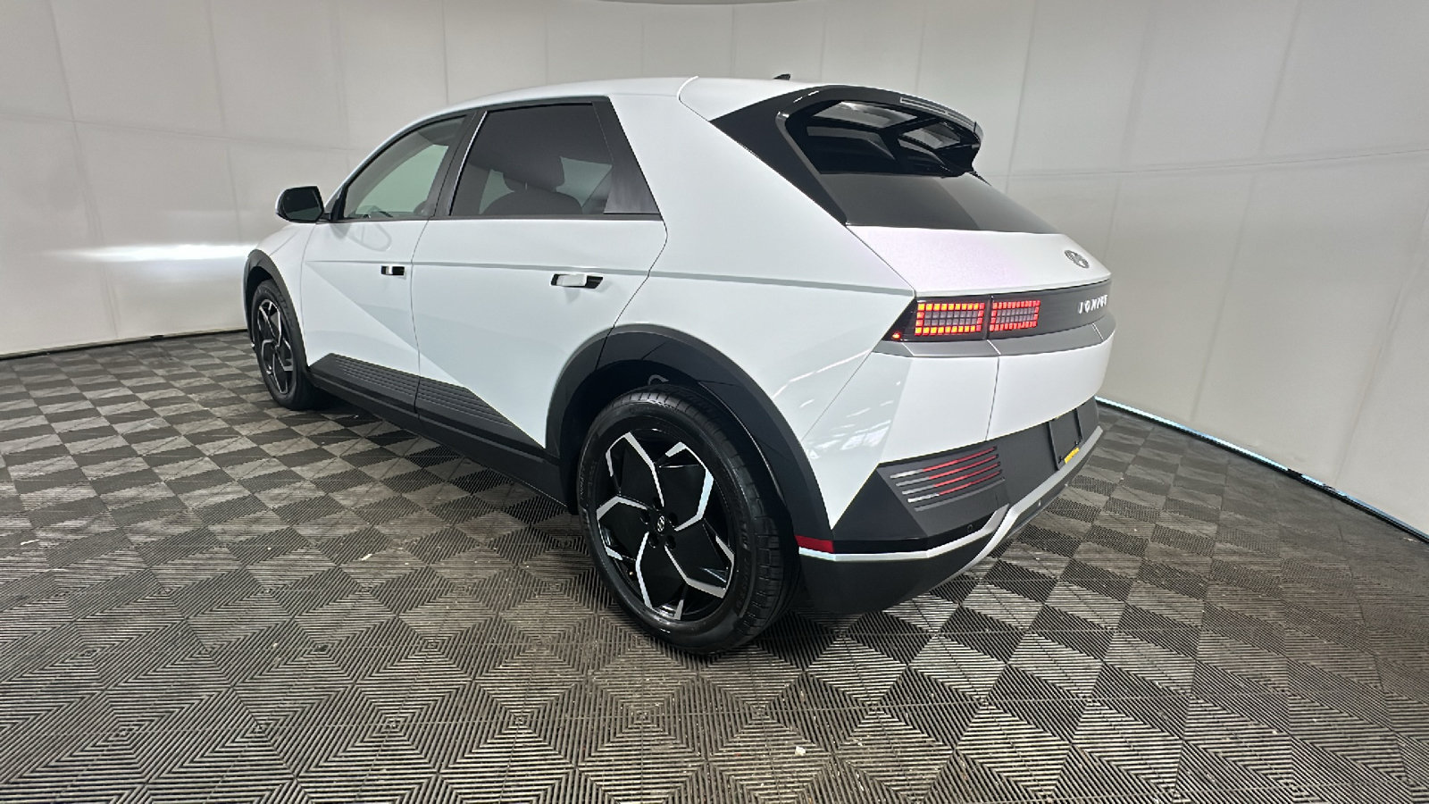 Used 2024 Hyundai Ioniq 5 SEL AWD/4WD image 5