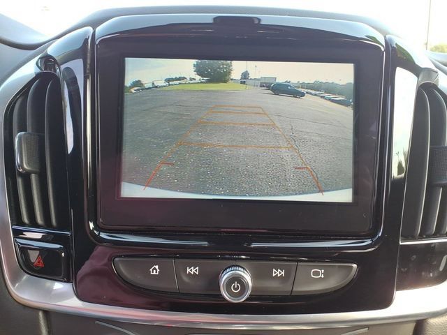 Used 2019 Chevrolet Traverse LT FWD image 24