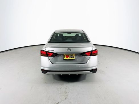 Used 2024 Nissan Altima 2.5 S FWD image 8
