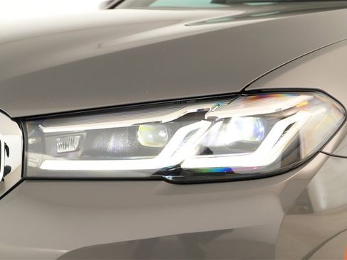 Used 2022 BMW 540i w/ M Sport Package image 34