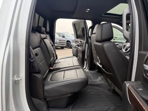 Used 2021 GMC Sierra 2500 SLT w/ SLT Premium Package image 19