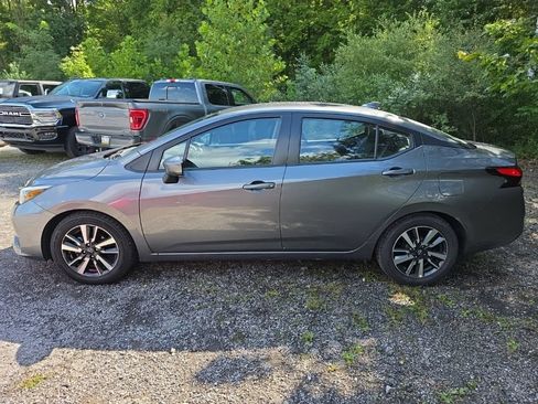 Used 2025 Nissan Versa SV FWD image 4
