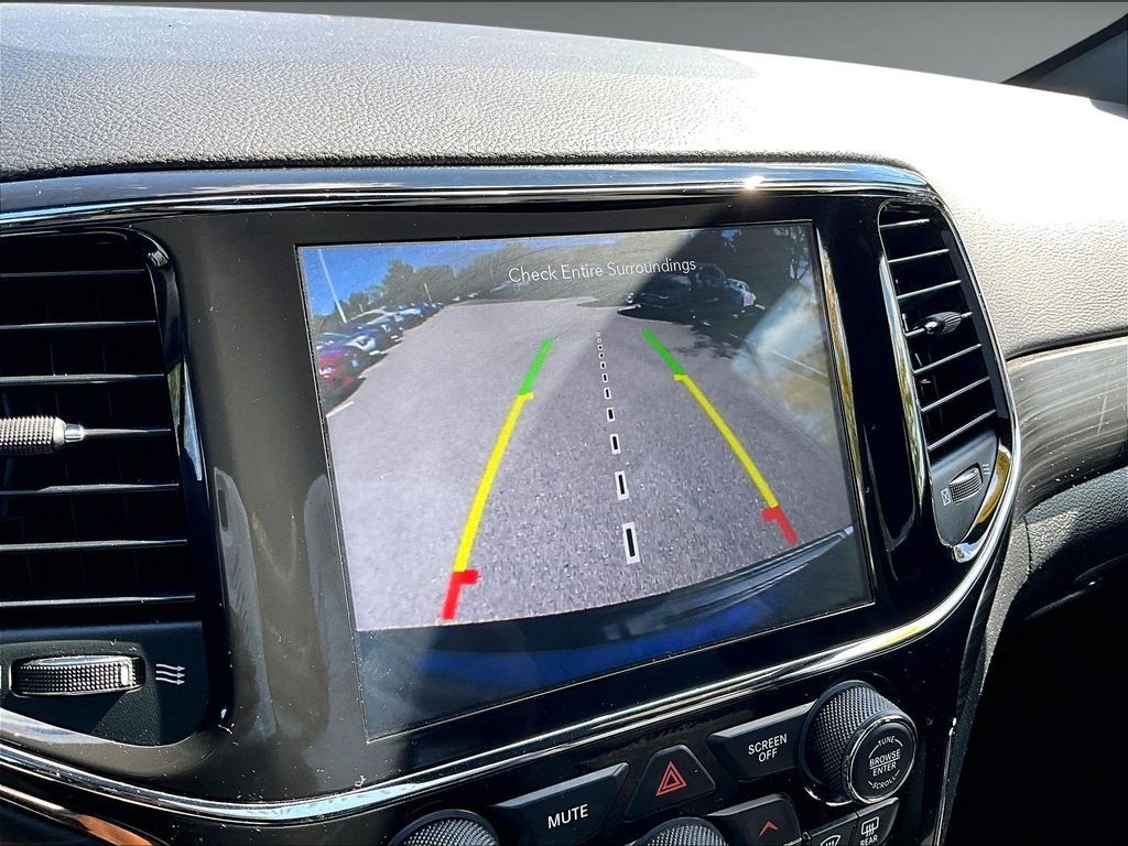 Used 2021 Jeep Grand Cherokee Laredo X AWD/4WD image 19