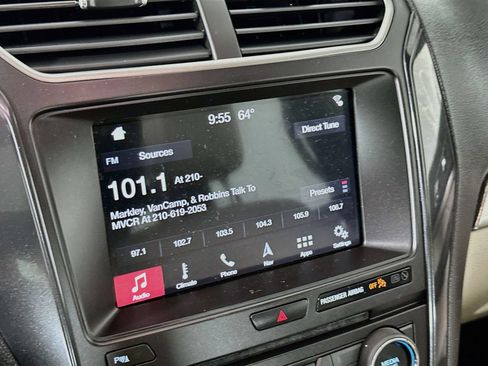 Used 2018 Ford Explorer XLT w/ Equipment Group 202A FWD image 16