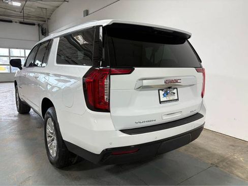 Used 2024 GMC Yukon XL SLE AWD/4WD image 3
