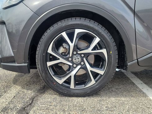 Used 2021 Toyota C-HR XLE FWD image 5