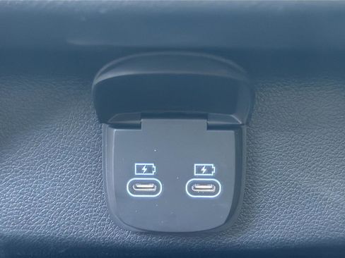 Used 2026 Genesis GV70 2.5T Select image 25