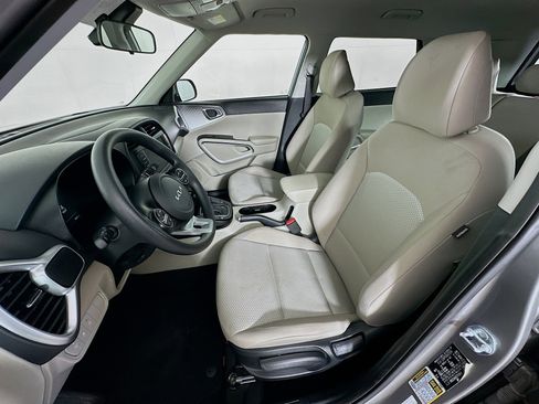 Used 2025 Kia Soul LX w/ LX Technology Package image 13