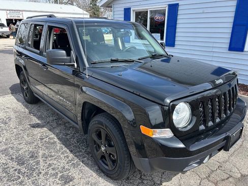 Used 2017 Jeep Patriot Sport w/ Power Value Group AWD/4WD image 2