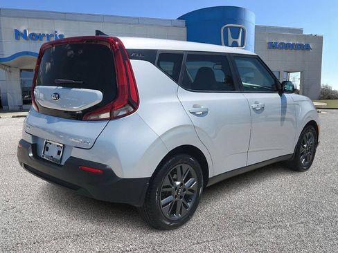 Used 2021 Kia Soul EX FWD image 4