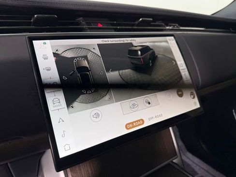 Certified 2026 Land Rover Range Rover SE image 17