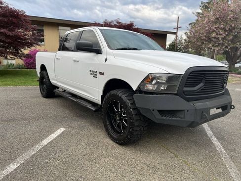 Used 2019 RAM 1500 Classic SLT w/ Protection Group AWD/4WD image 3