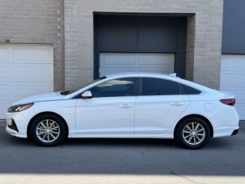 Used 2018 Hyundai Sonata SE w/ Cargo Package FWD image 2