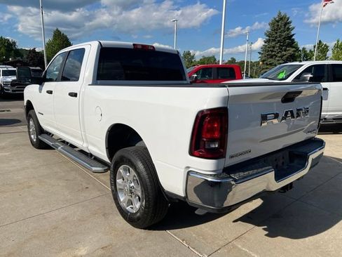 Used 2026 RAM 2500 Big Horn AWD/4WD image 4