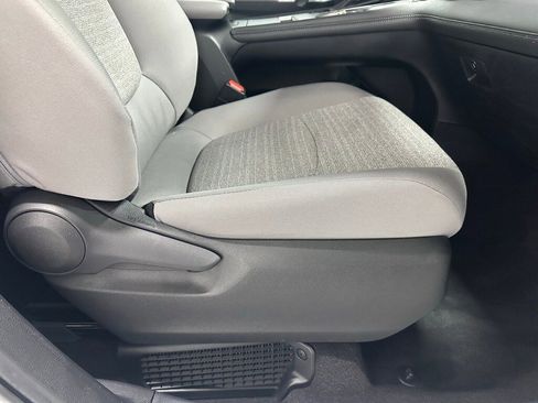 Used 2025 Toyota Sienna LE image 61