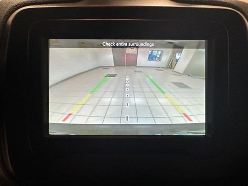 Used 2018 Jeep Renegade Latitude AWD/4WD image 4