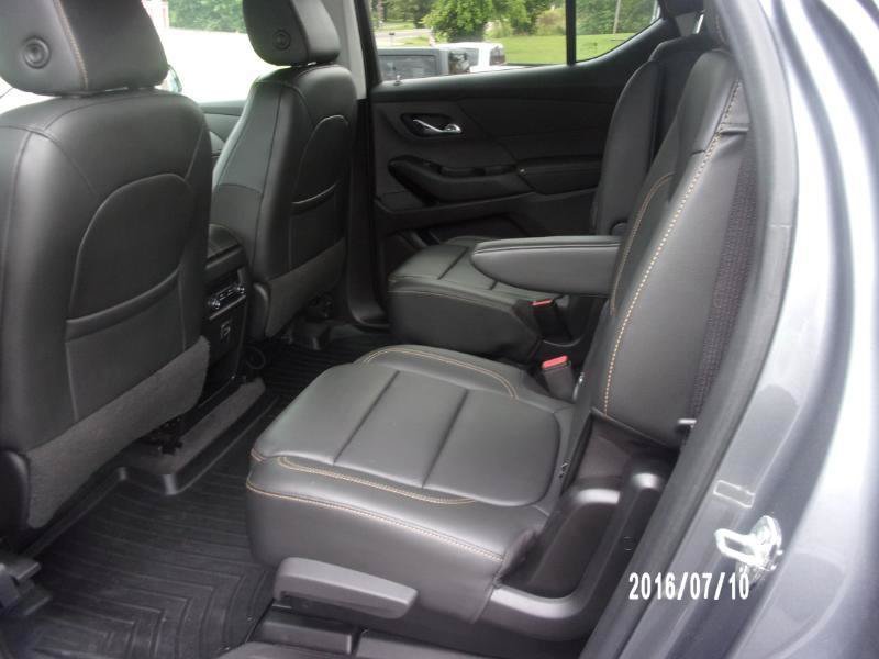 Used 2020 Chevrolet Traverse LT w/ LPO, Black Accent Package AWD/4WD image 9