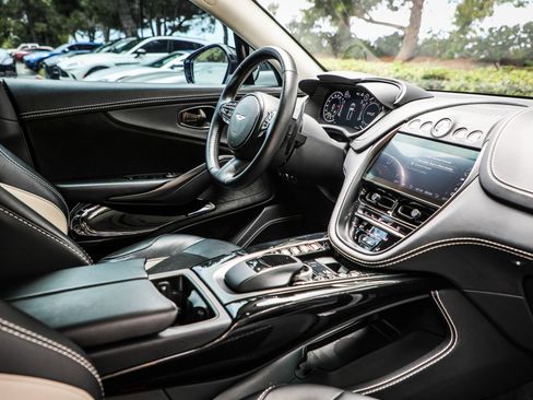 Used 2022 Aston Martin DBX AWD/4WD image 15