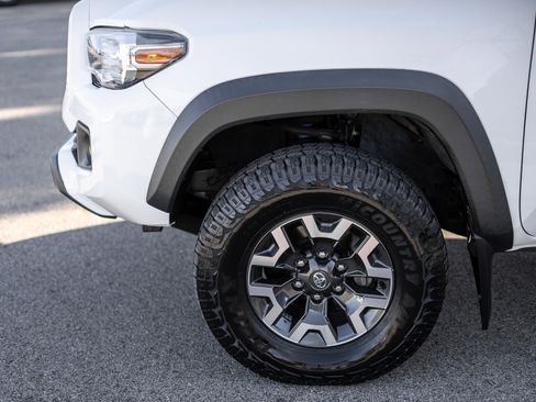 Used 2019 Toyota Tacoma TRD Off-Road image 10