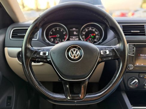 Used 2017 Volkswagen Jetta SE FWD image 25