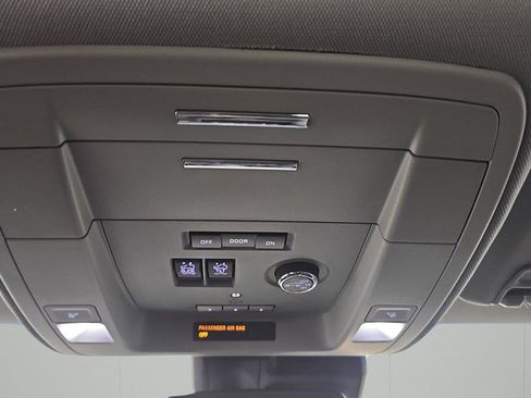 Used 2018 GMC Yukon XL SLT w/ Open Road Package AWD/4WD image 21