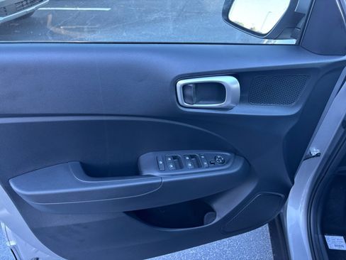 Certified 2026 Hyundai Venue SEL FWD image 32