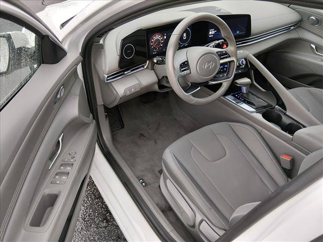 Used 2025 Hyundai Elantra SEL FWD image 10