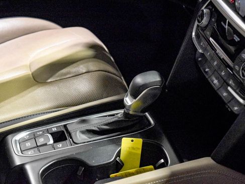 Used 2020 Hyundai Santa Fe Limited image 7