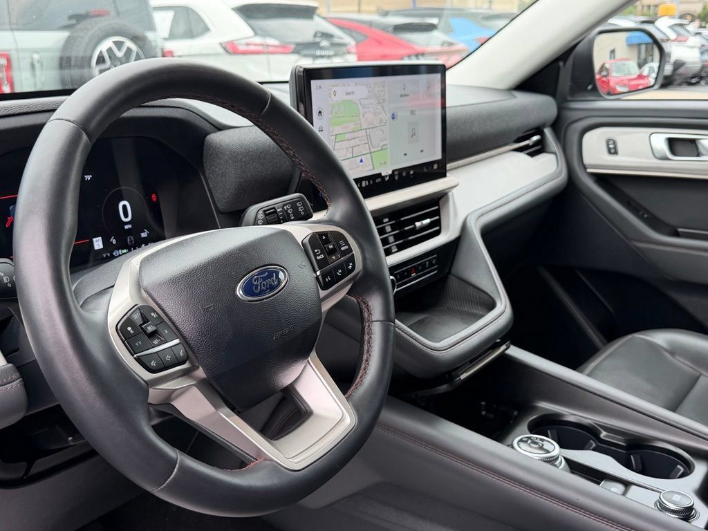 Used 2025 Ford Explorer Active w/ Active Comfort Package AWD/4WD image 5