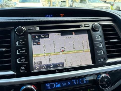 Used 2017 Toyota Highlander Limited FWD image 19