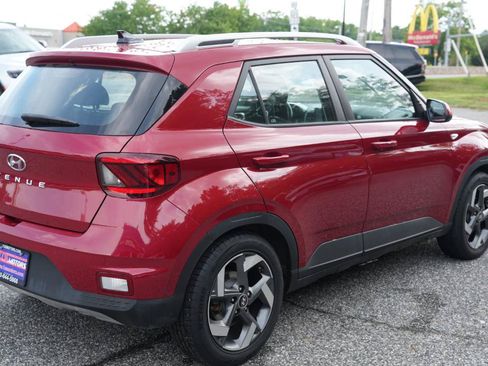 Used 2022 Hyundai Venue SEL FWD image 5