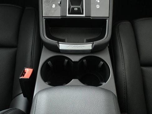 Used 2026 Porsche Macan AWD/4WD image 26
