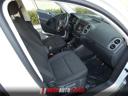 Used 2017 Volkswagen Tiguan S FWD image 21