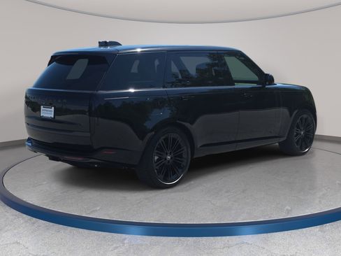 Used 2025 Land Rover Range Rover Long Wheelbase SE image 5