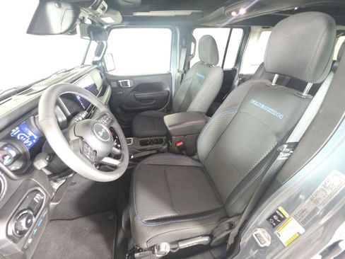 Used 2025 Jeep Wrangler Unlimited Rubicon 4xe w/ Safety Group AWD/4WD image 17