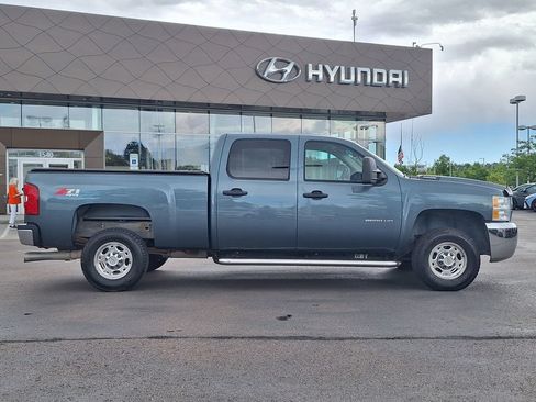 Used 2010 Chevrolet Silverado 2500 LT w/ Interior Plus Package AWD/4WD image 2