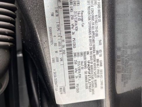 Used 2018 Ford Focus SE w/ SE Appearance Package image 28