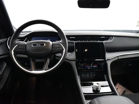 New 2025 Jeep Grand Cherokee L Altitude image 30