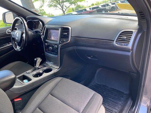 Used 2021 Jeep Grand Cherokee Laredo AWD/4WD image 29