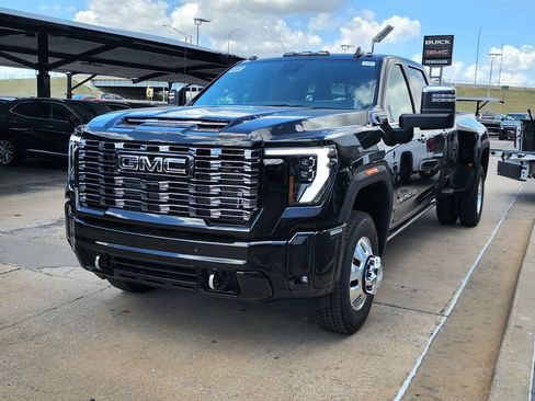 New 2026 GMC Sierra 3500 Denali Ultimate AWD/4WD image 7