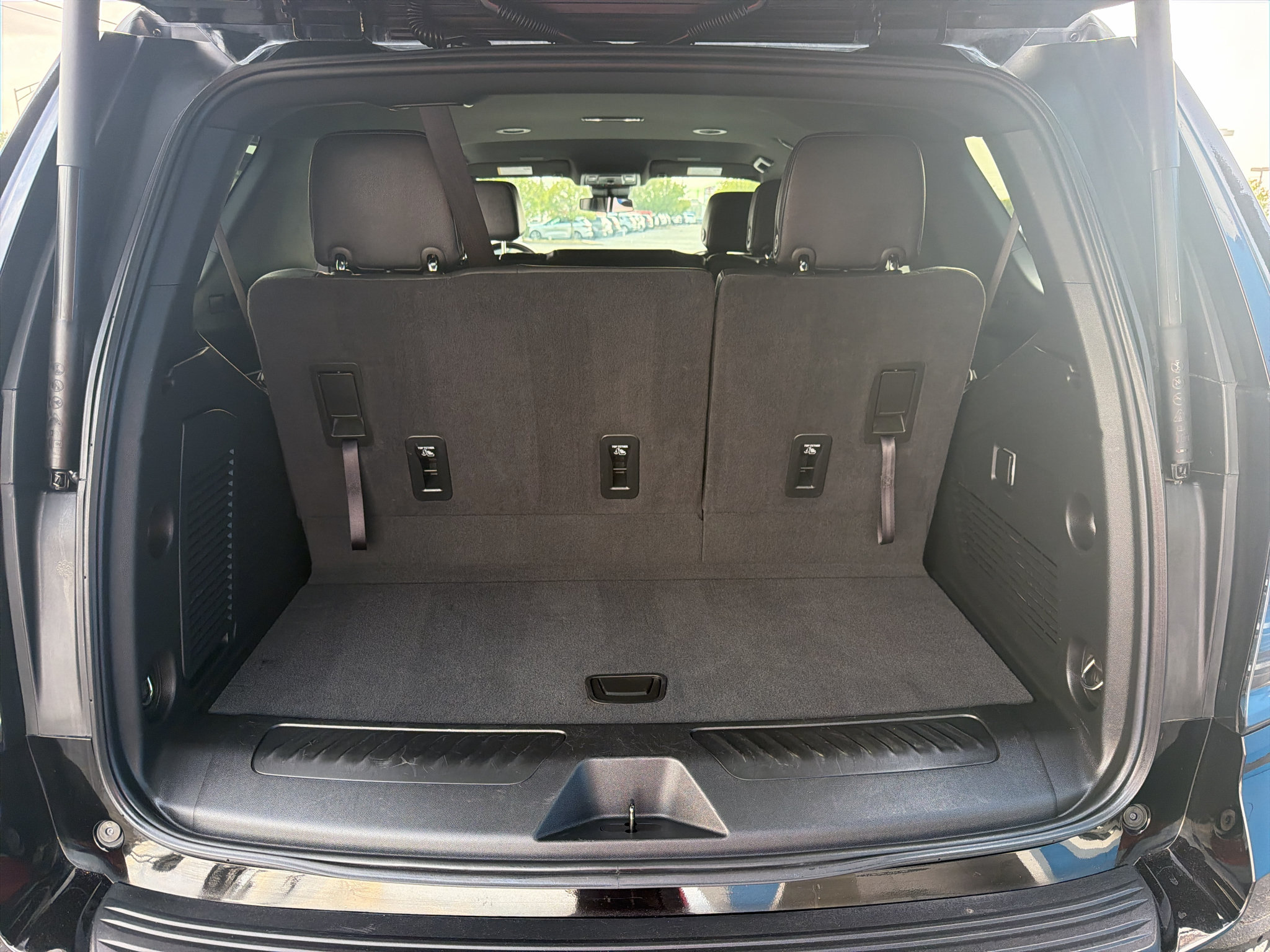 Used 2025 Chevrolet Tahoe LT AWD/4WD image 12