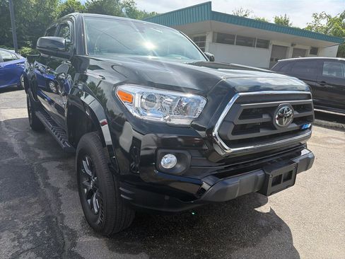 Used 2023 Toyota Tacoma SR5 AWD/4WD image 3