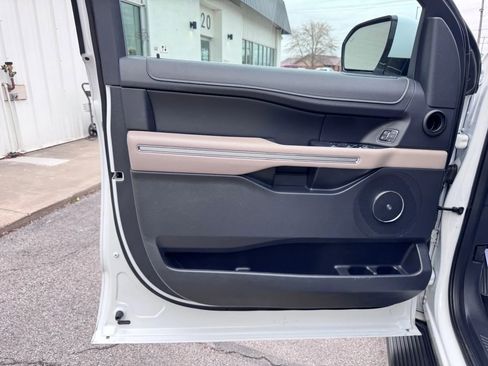 Used 2024 Ford Expedition Max Limited image 25