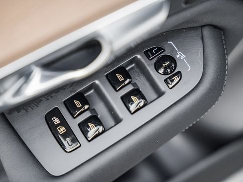 Used 2025 Volvo XC90 T8 Plus w/ Protection Package Premier image 37